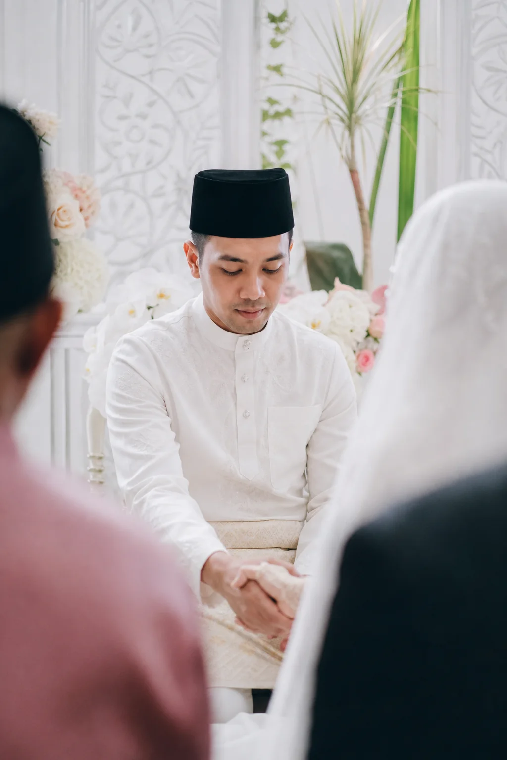 Satu lafaz, sebuah nama — Baju Melayu putih · songket krim